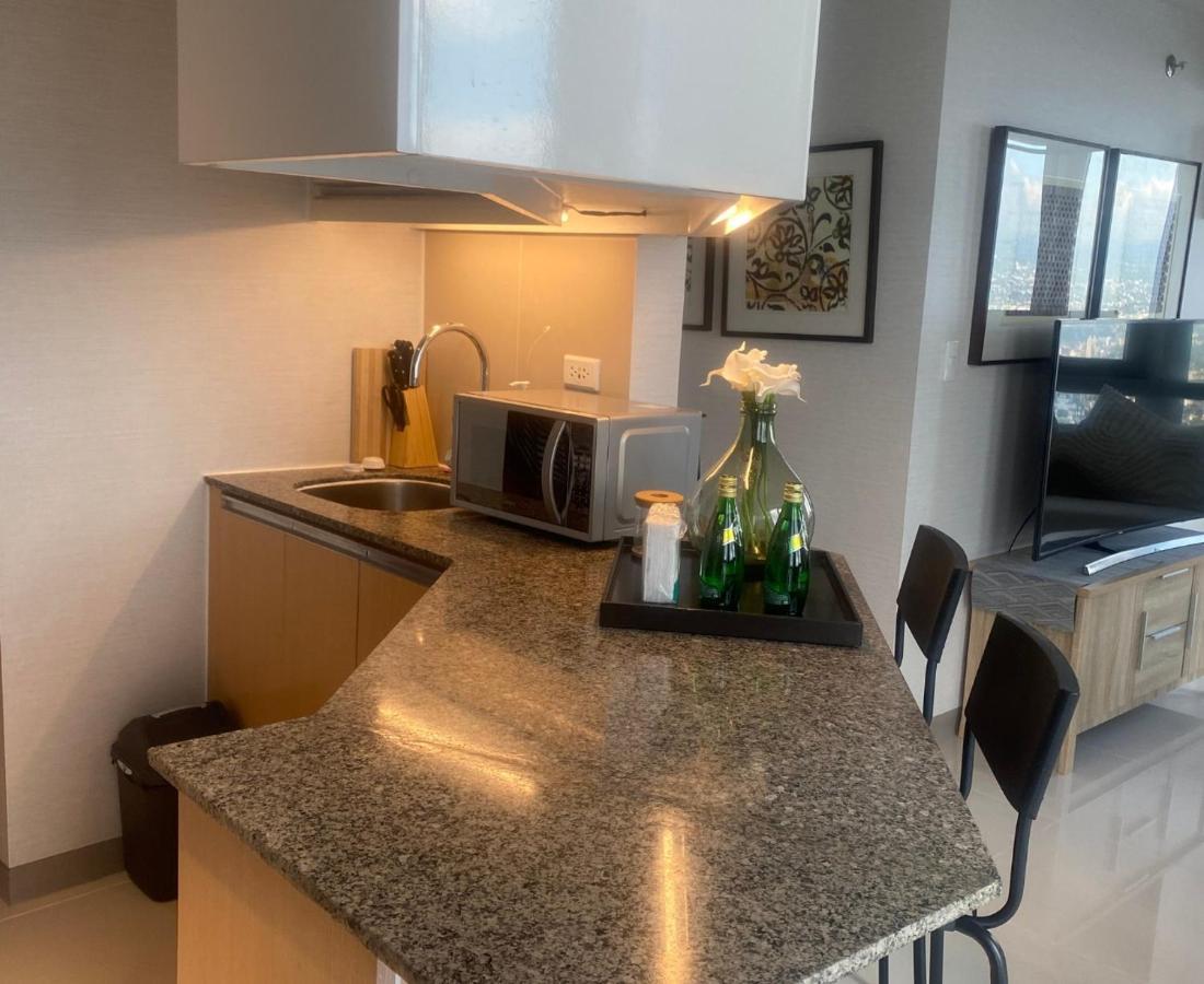 Classy 2Br Suite At Eastwood City With Pool And City Skyline View Manila Dış mekan fotoğraf