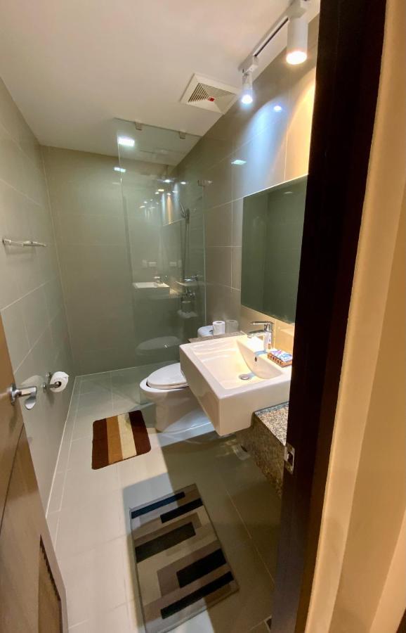 Classy 2Br Suite At Eastwood City With Pool And City Skyline View Manila Dış mekan fotoğraf