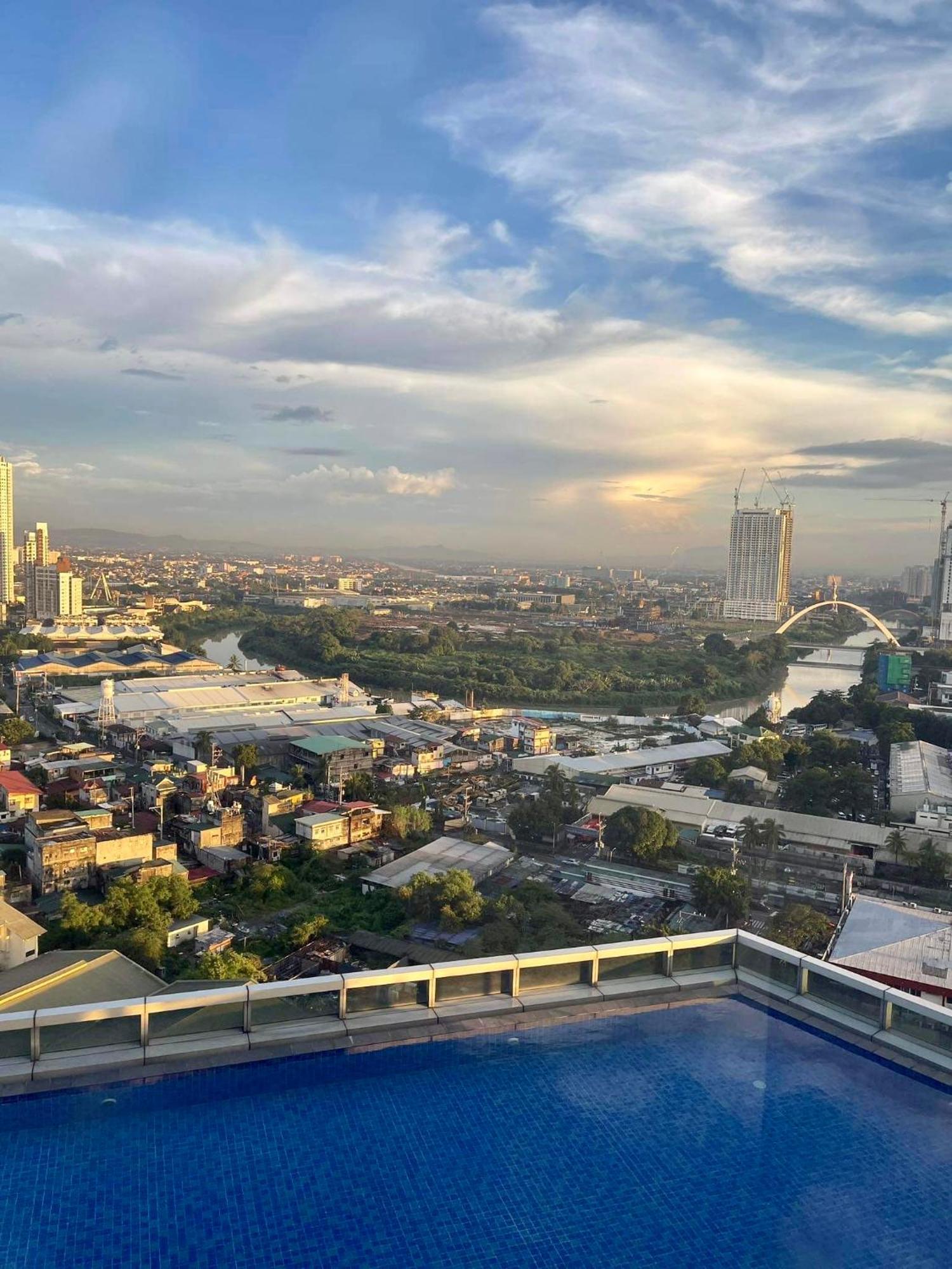 Classy 2Br Suite At Eastwood City With Pool And City Skyline View Manila Dış mekan fotoğraf
